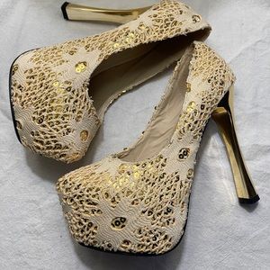 Women’s Size 6.5 YaYa Platform Creme and Gold Pumps 5” heel NEW!